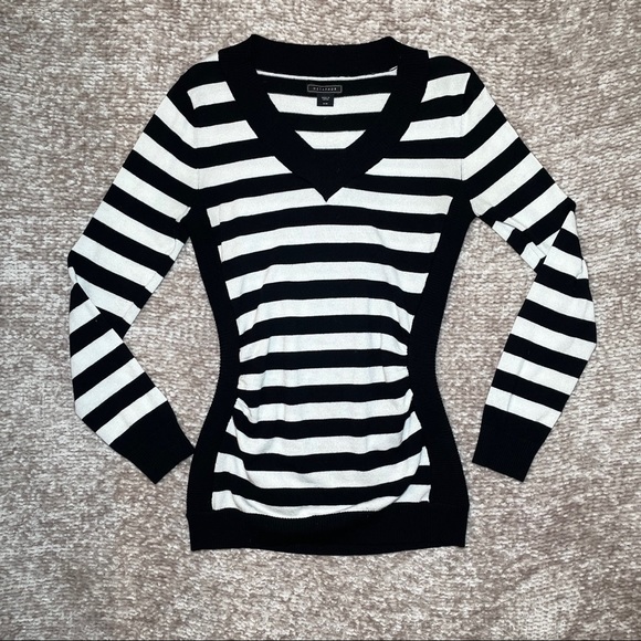 Metaphor black and white striped fitted sweater size medium - Picture 5 of 6